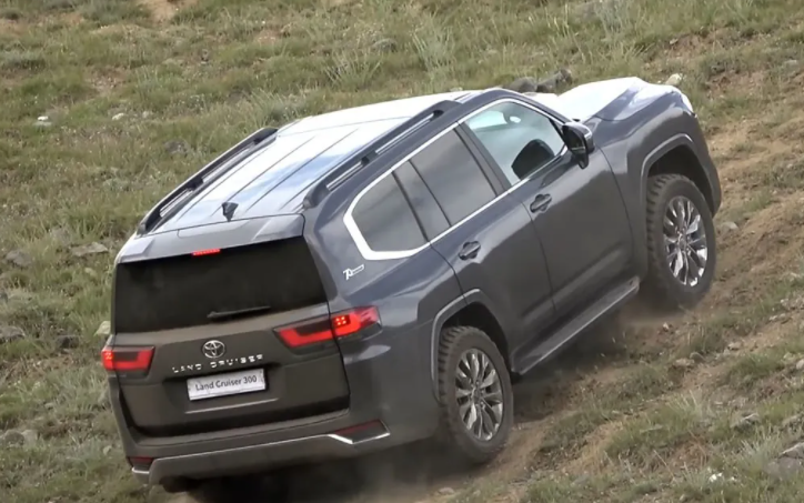 面对一种顶级豪华越野车,毫不示弱