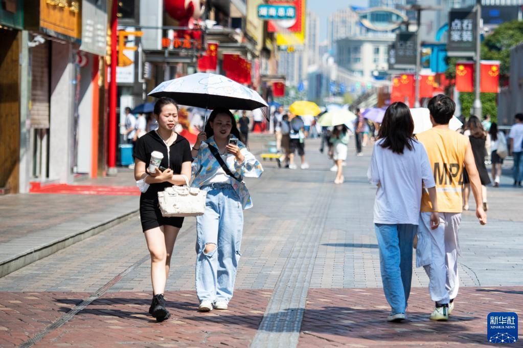 长沙刷新"最晚高温日"纪录 市民感慨"留给秋天的时间不多了"__凤凰网