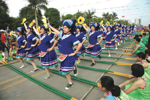 往年武鸣壮族三月三千人竹竿舞表演活动