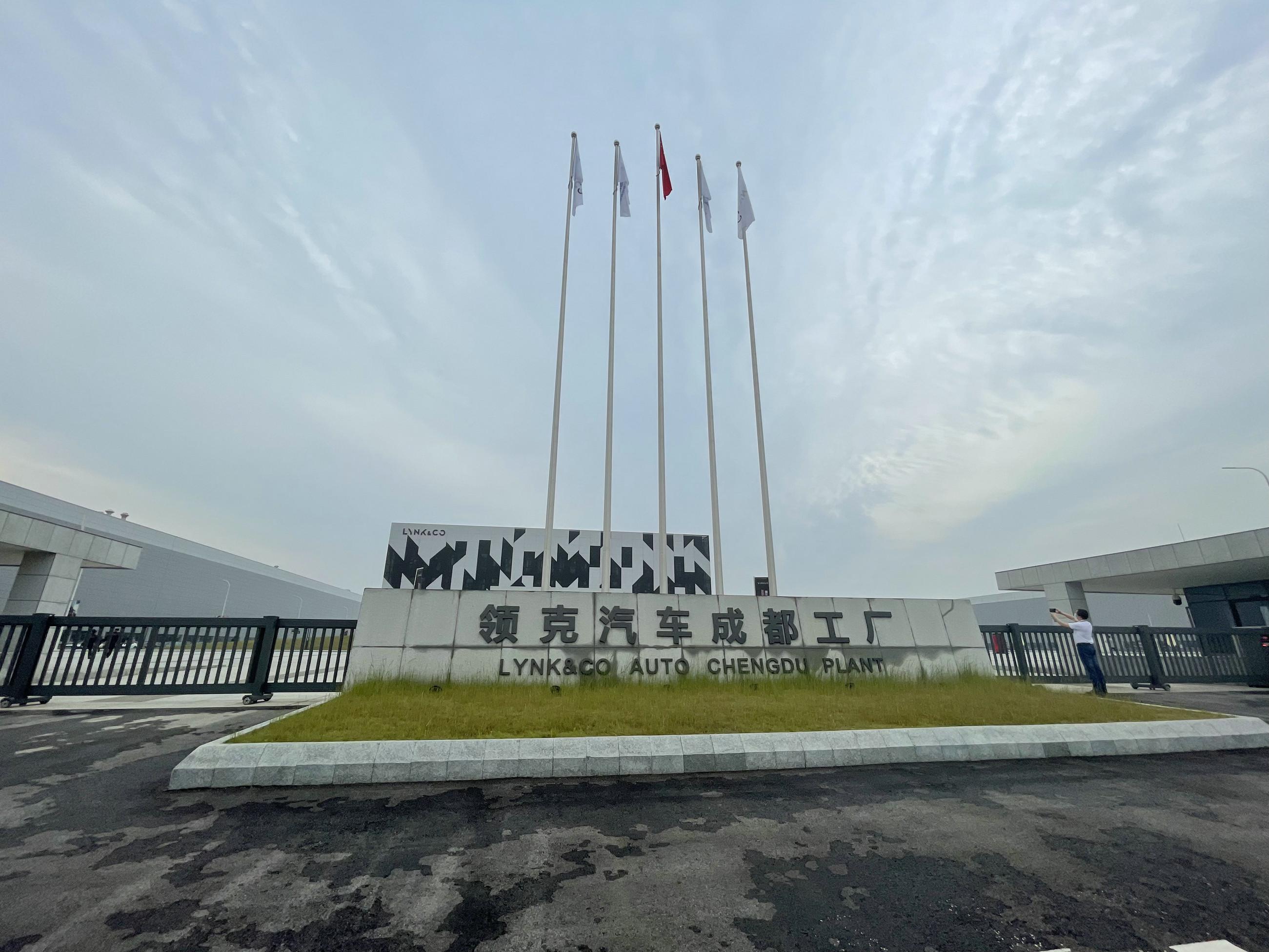 还有它,一个位于成都汽车产业低端的超级工厂,一个拥有众多用户与粉丝