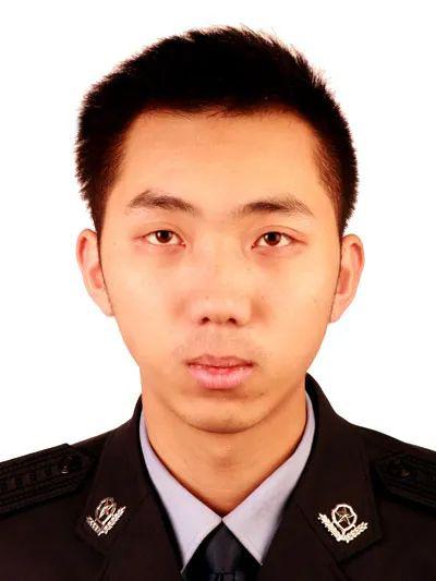 个人简介:刘建松,男,33岁,群众,现任天津公安处天津站派出所治安刑警