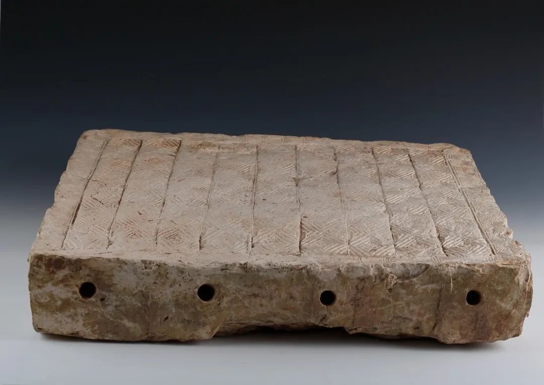 印花大方砖 西汉(公元前202年—公元8年) 2005年南越国宫署遗址出土 南越王宫博物馆藏