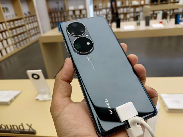 华为p50系列到底香不香?我到华为门店上手体验了一下__凤凰网