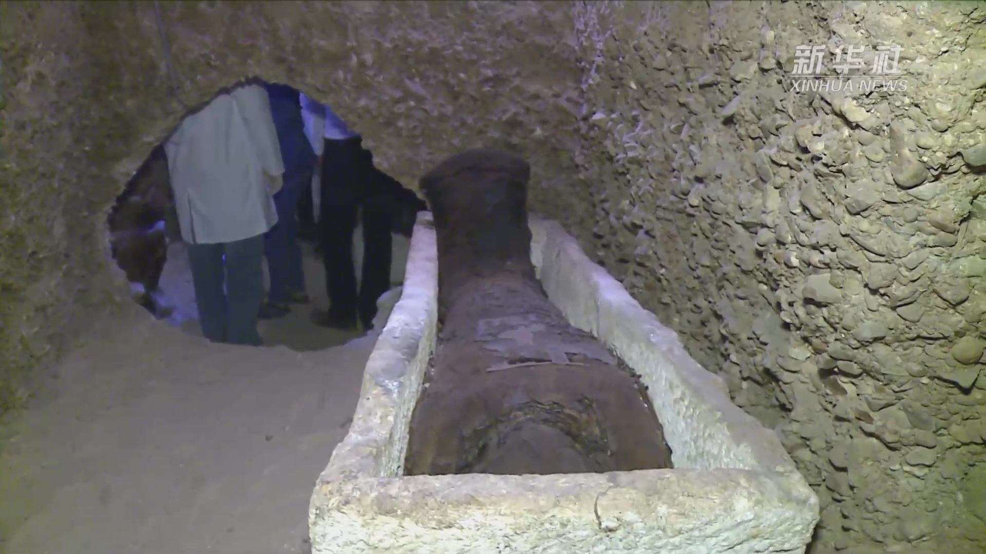 考古学家在埃及<em>亚历山大</em>城附近发现16个墓葬室
