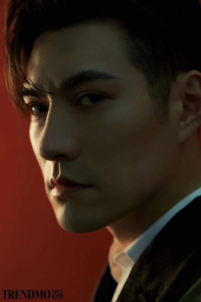 521心动狙击!严屹宽登杂志封面演绎国风大片再现侧颜杀