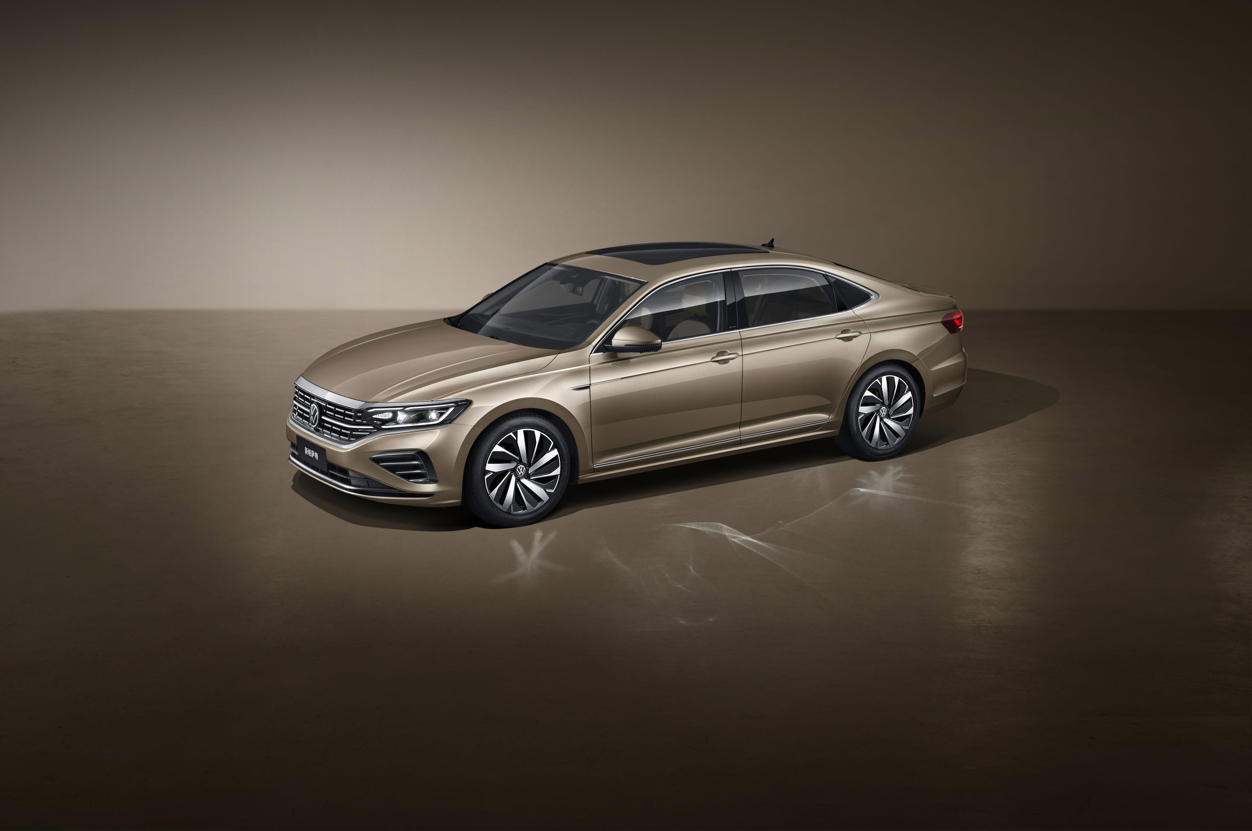 加入更多时尚元素 上汽大众发布新款帕萨特官图_凤凰网汽车_凤凰网