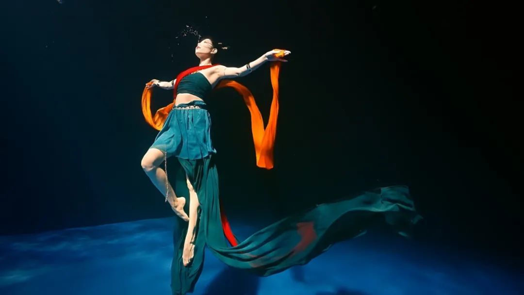 水下洛神舞绝美出圈,惊艳9亿网友:我是看到神仙了吗?