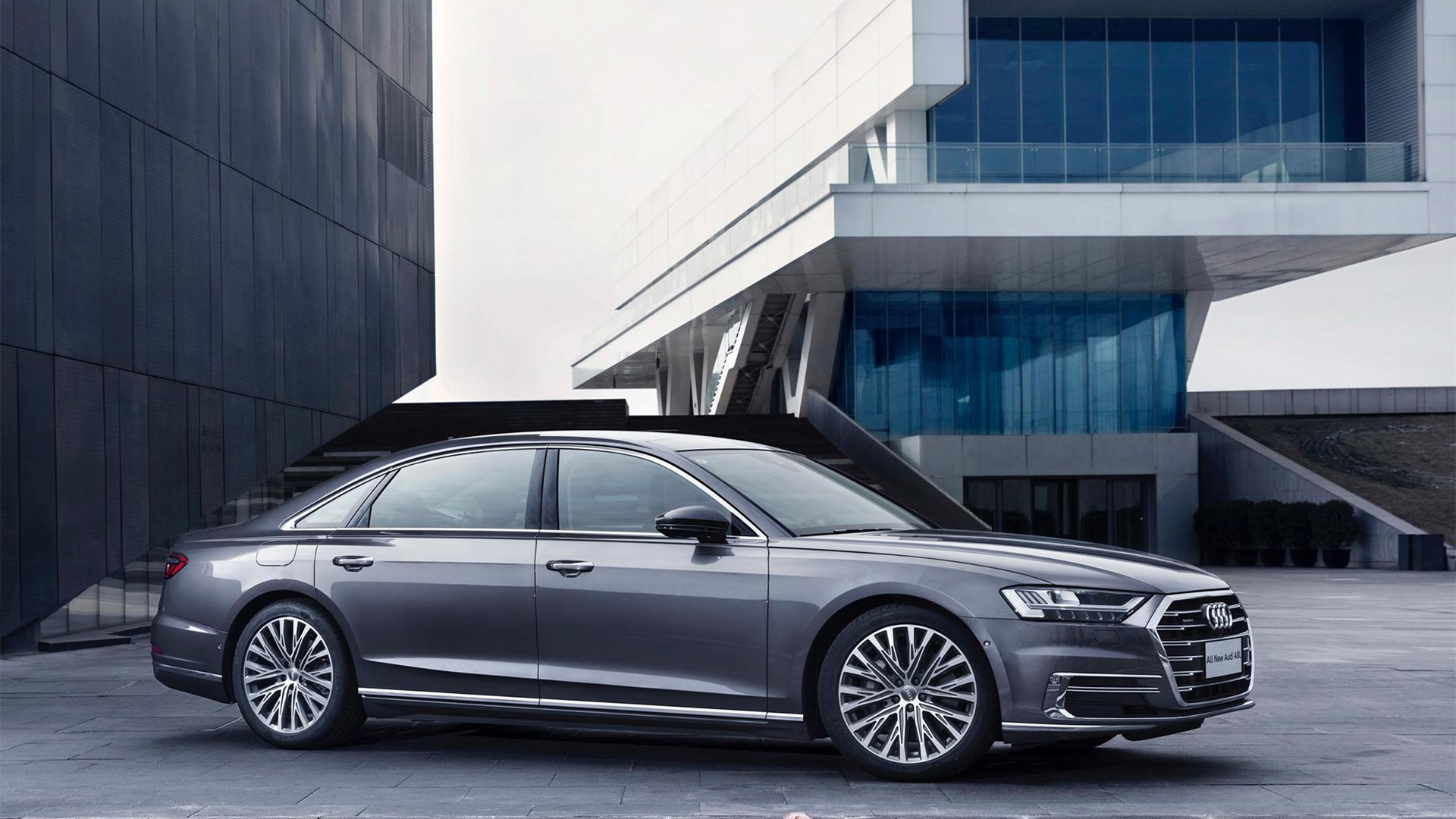 0t v8引擎,售价基本无优惠,奥迪a8 l 60tfsi 尊贵型!__凤凰网