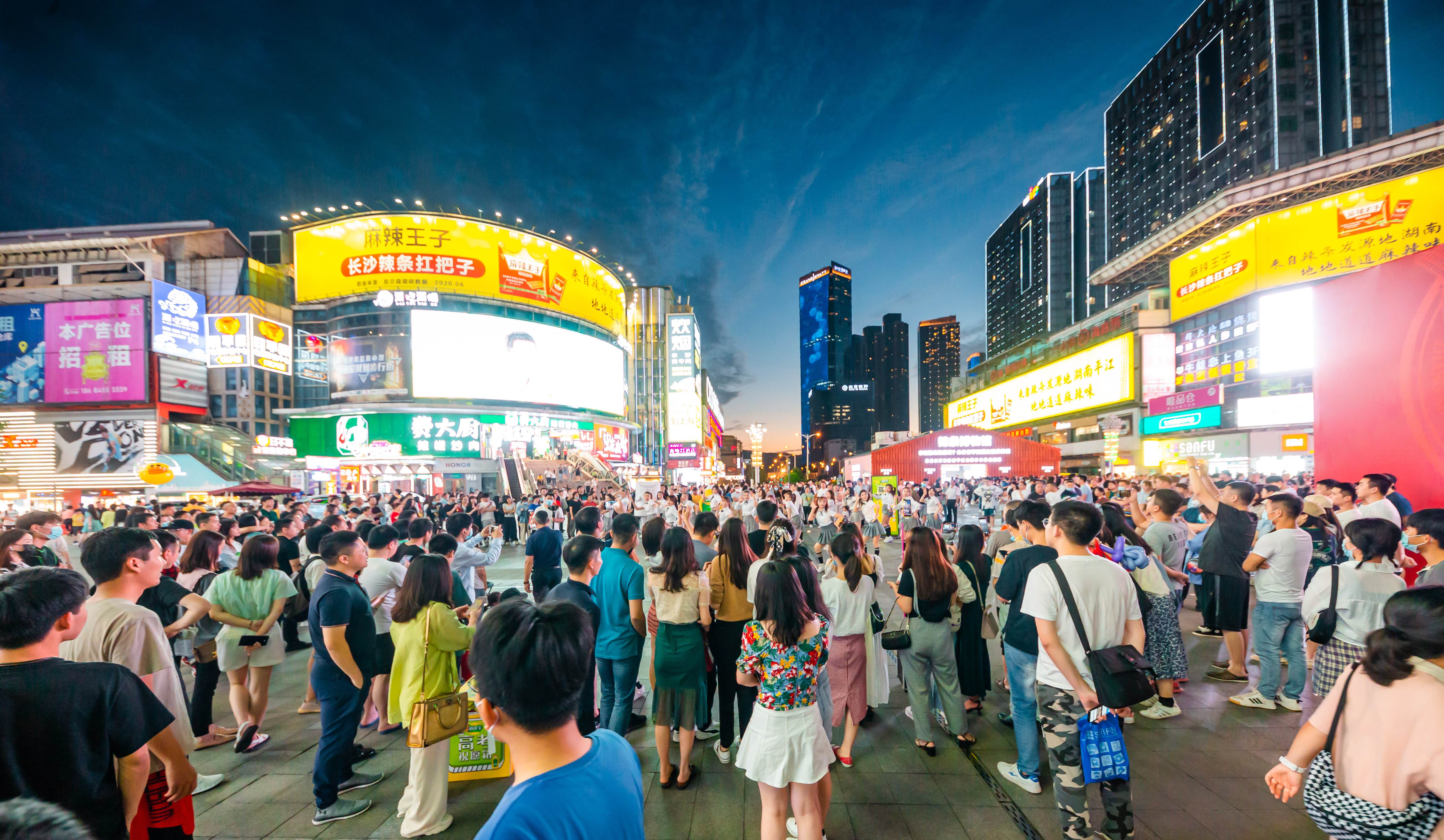 就是这个快闪活动,刚刚刷爆了长沙朋友圈__凤凰网