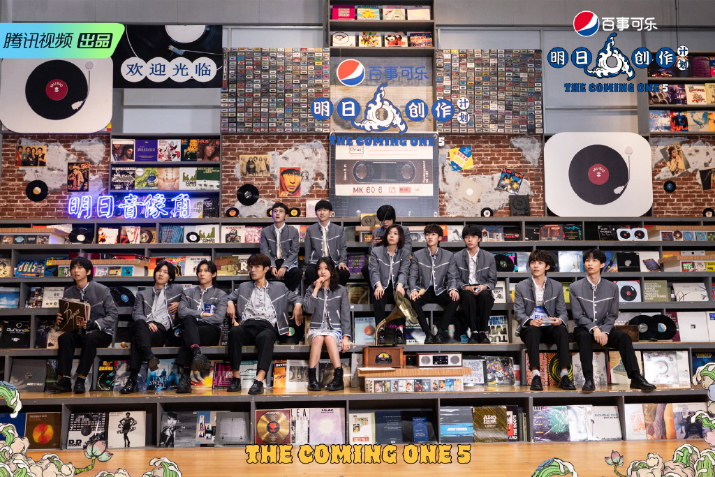 《明日创作计划》本周六播出的三公名为“老歌新唱”,而《我的音乐你听吗》一公则刚刚结束了“老歌新唱”,至于《我们的歌》,人家主打的就是“老歌新唱”