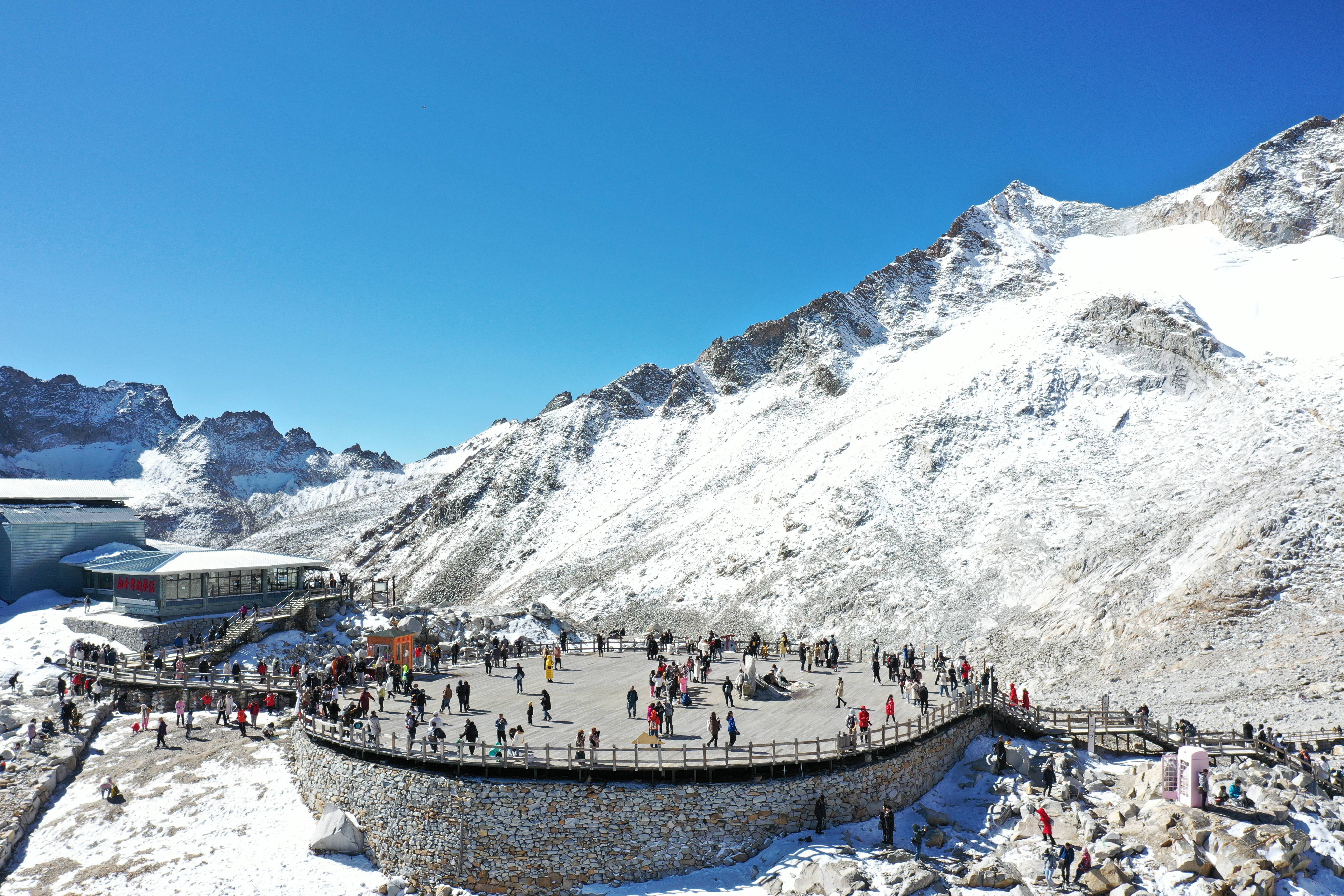 人气暴涨!达古冰川成川西"人气王"!__凤凰网