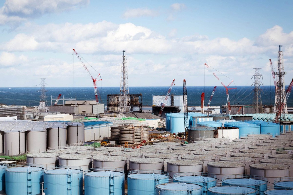 日本政府决定将核污水排入大海，本土渔业及周边国家集体谴责__凤凰网