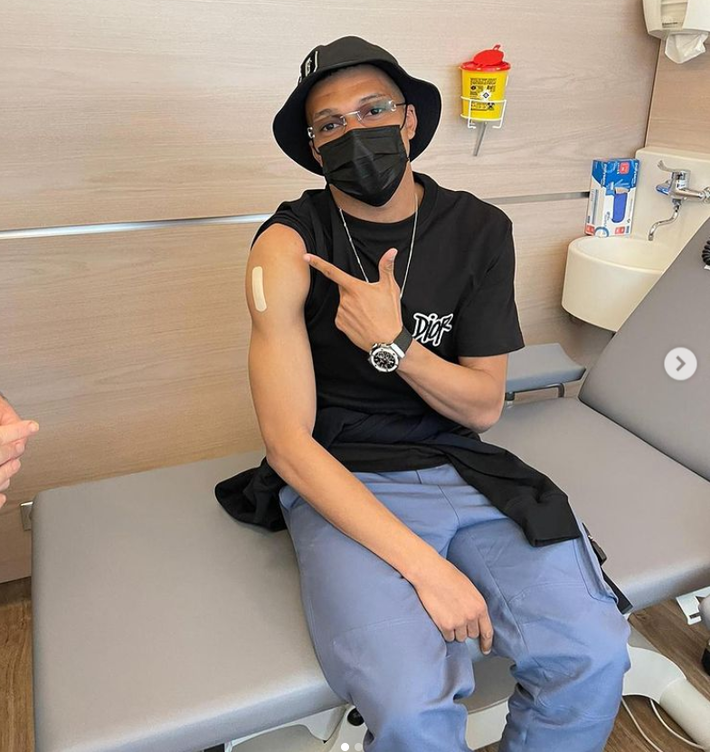 为欧洲杯做准备,姆巴佩晒接种疫苗照片:打针喽_凤凰网体育_凤凰网