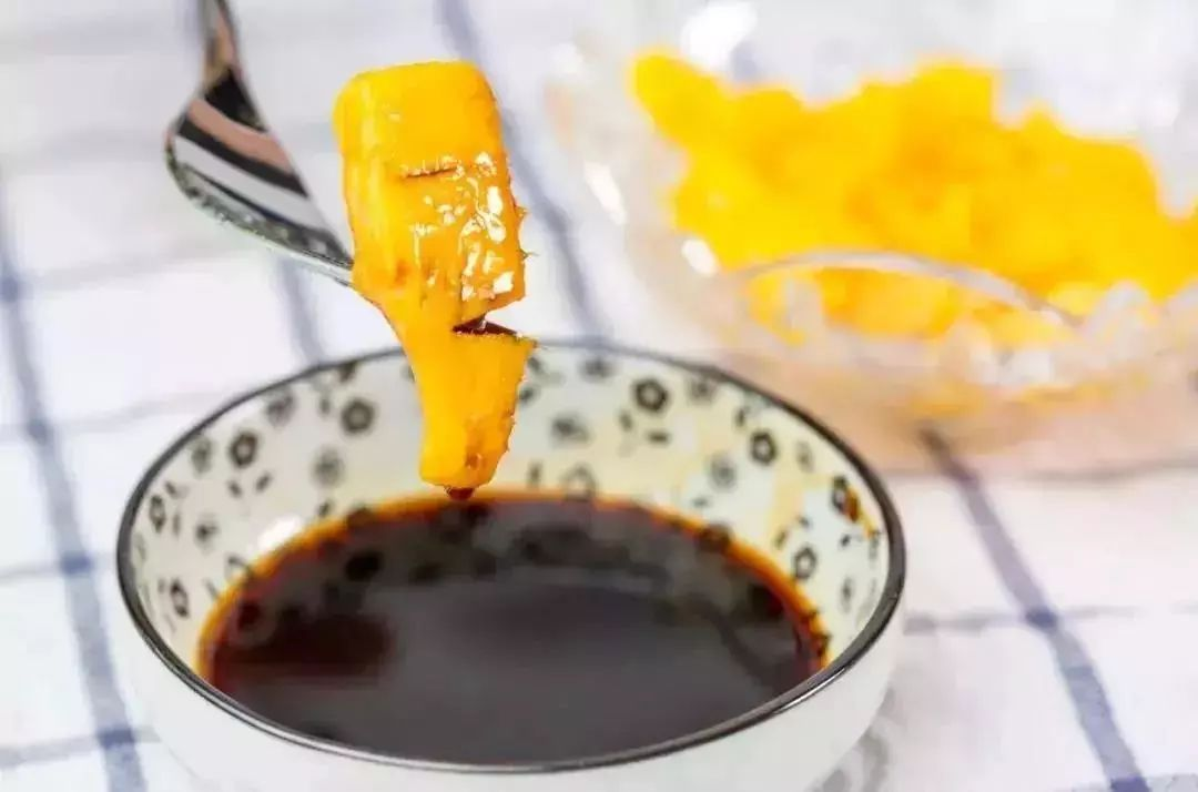 4, 菠萝蘸酱油
