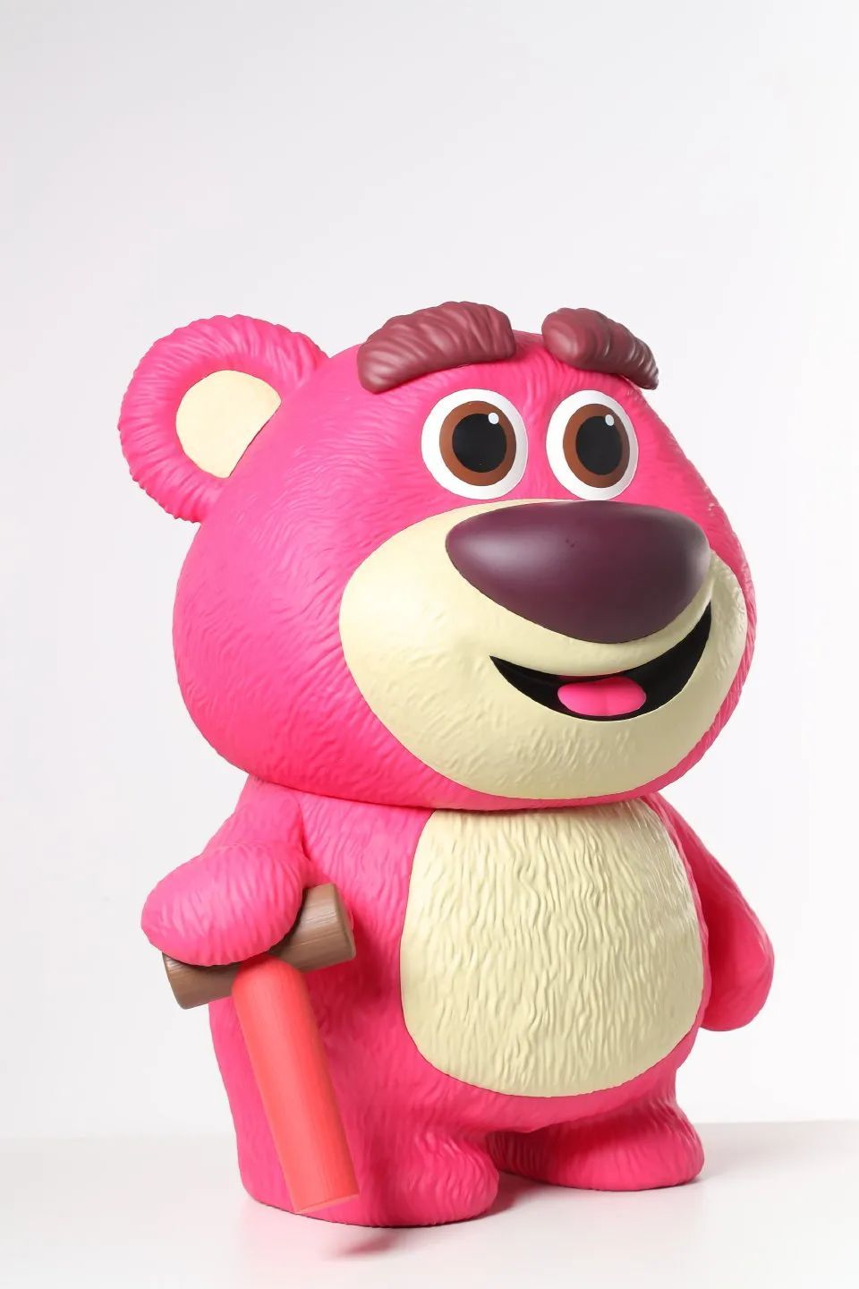 《玩具总动员3》中的大反派劳苏「草莓熊」凭借憨厚可爱的外表圈粉无