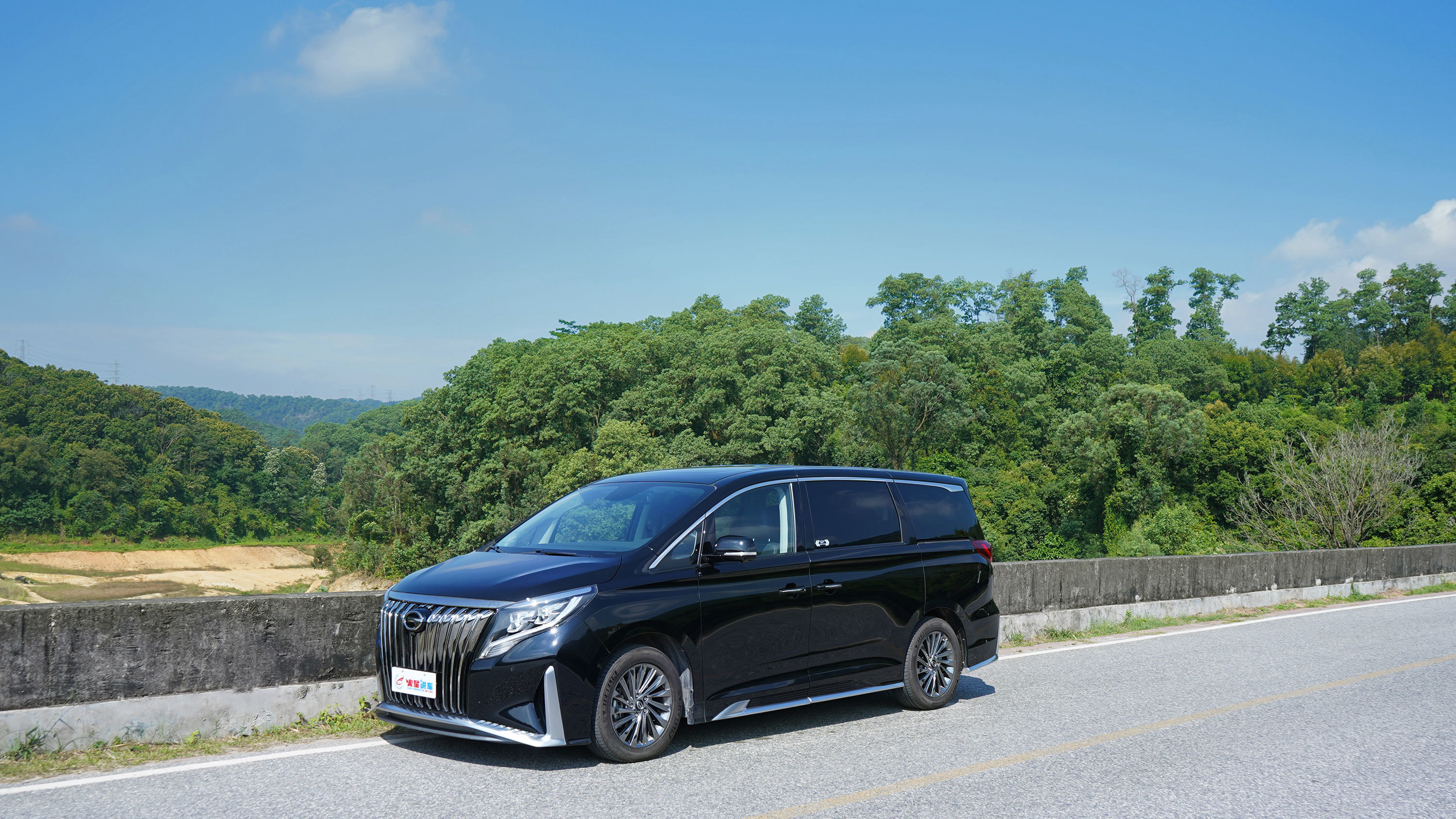 m8大师系列:气场不输加价神车,中排一躺就想睡觉_凤凰网汽车_凤凰网