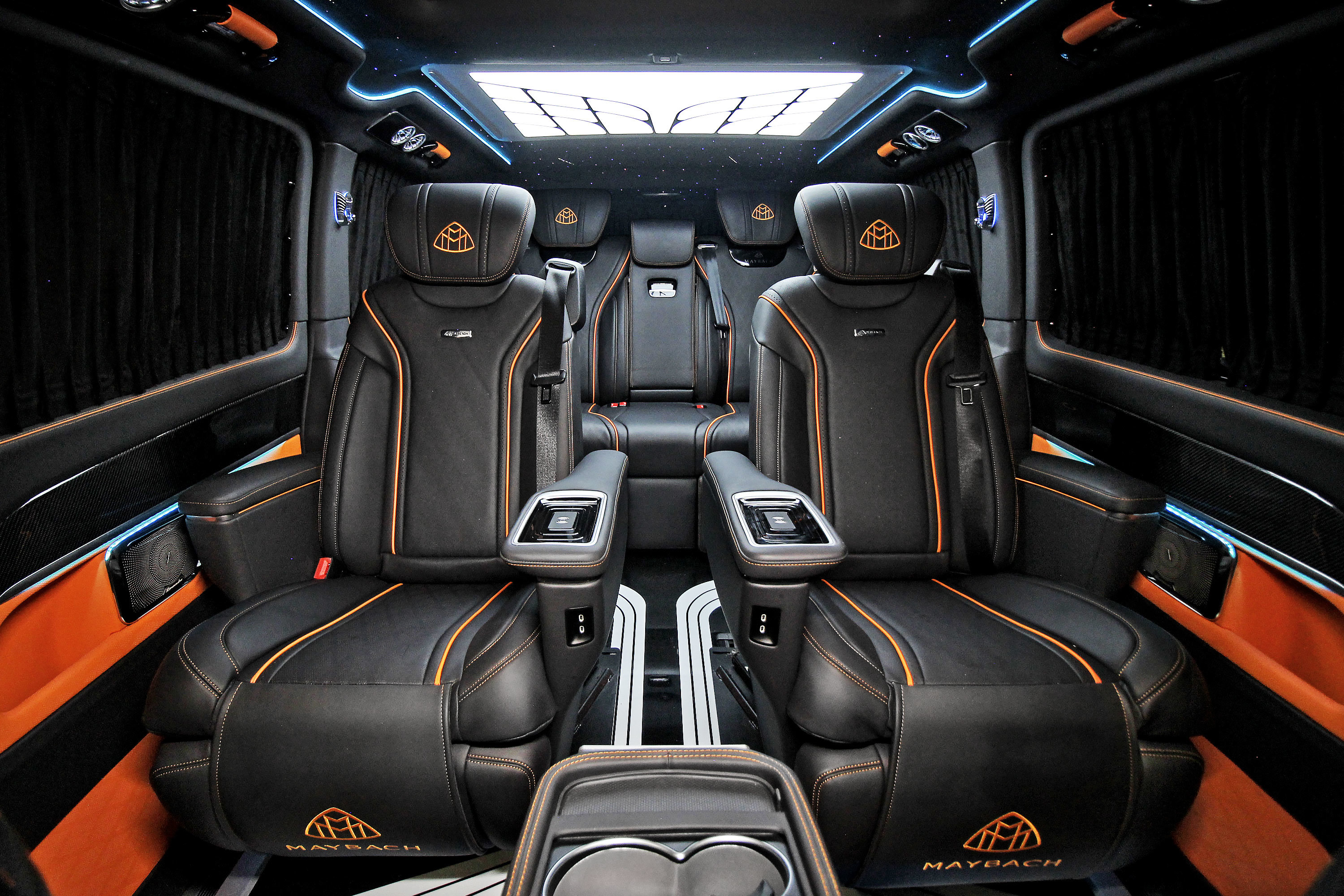 商务车改装奔驰v260l七座,融入了豪华内饰的精髓,科技感极强__凤凰网