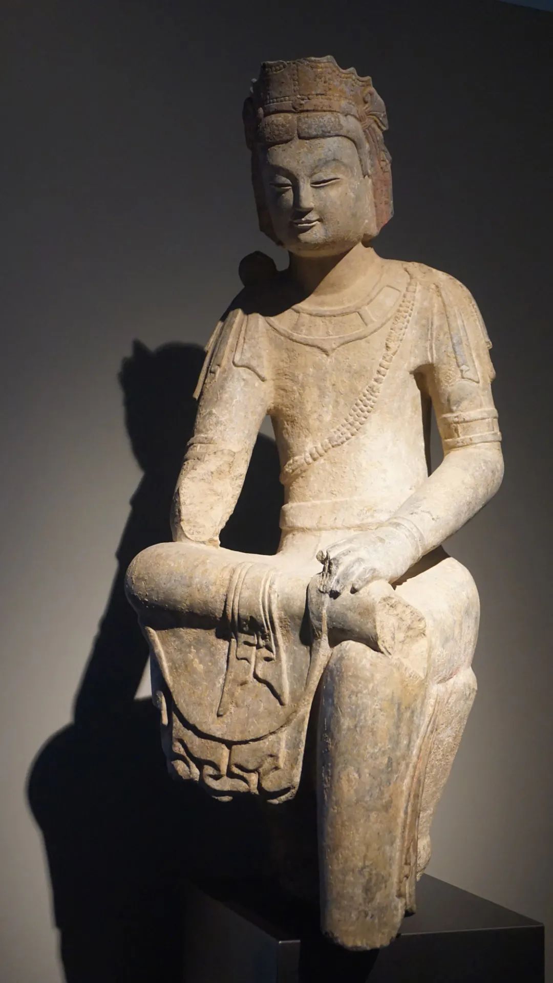 北齐半跏思惟菩萨像 赏析__凤凰网