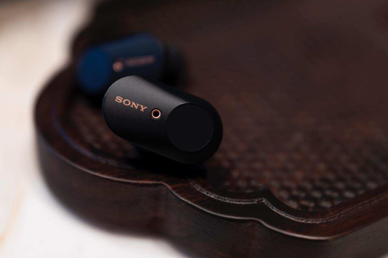 索尼的 1000x 系列产品,这个囊括了头戴式,颈挂式和真无线的蓝牙耳机