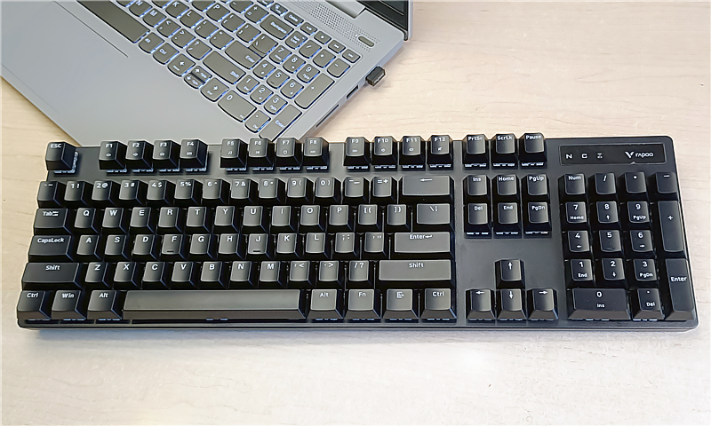 国产青轴,无线连接,104键——雷柏v500pro无线版机械键盘测评
