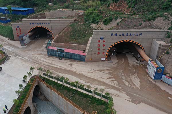 弥玉高速登楼山隧道顺利掘进