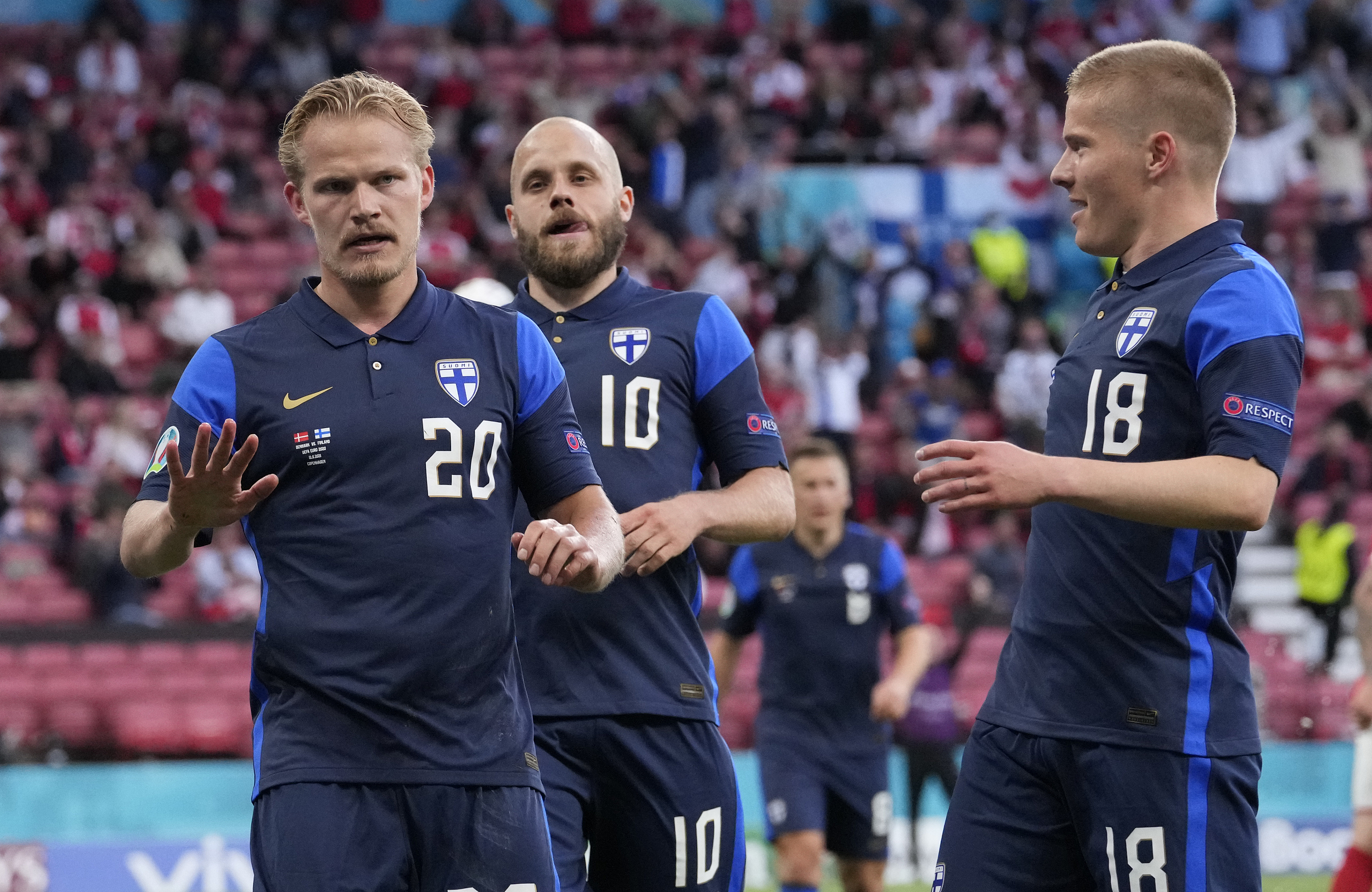 芬兰队在进球的庆祝很克制。