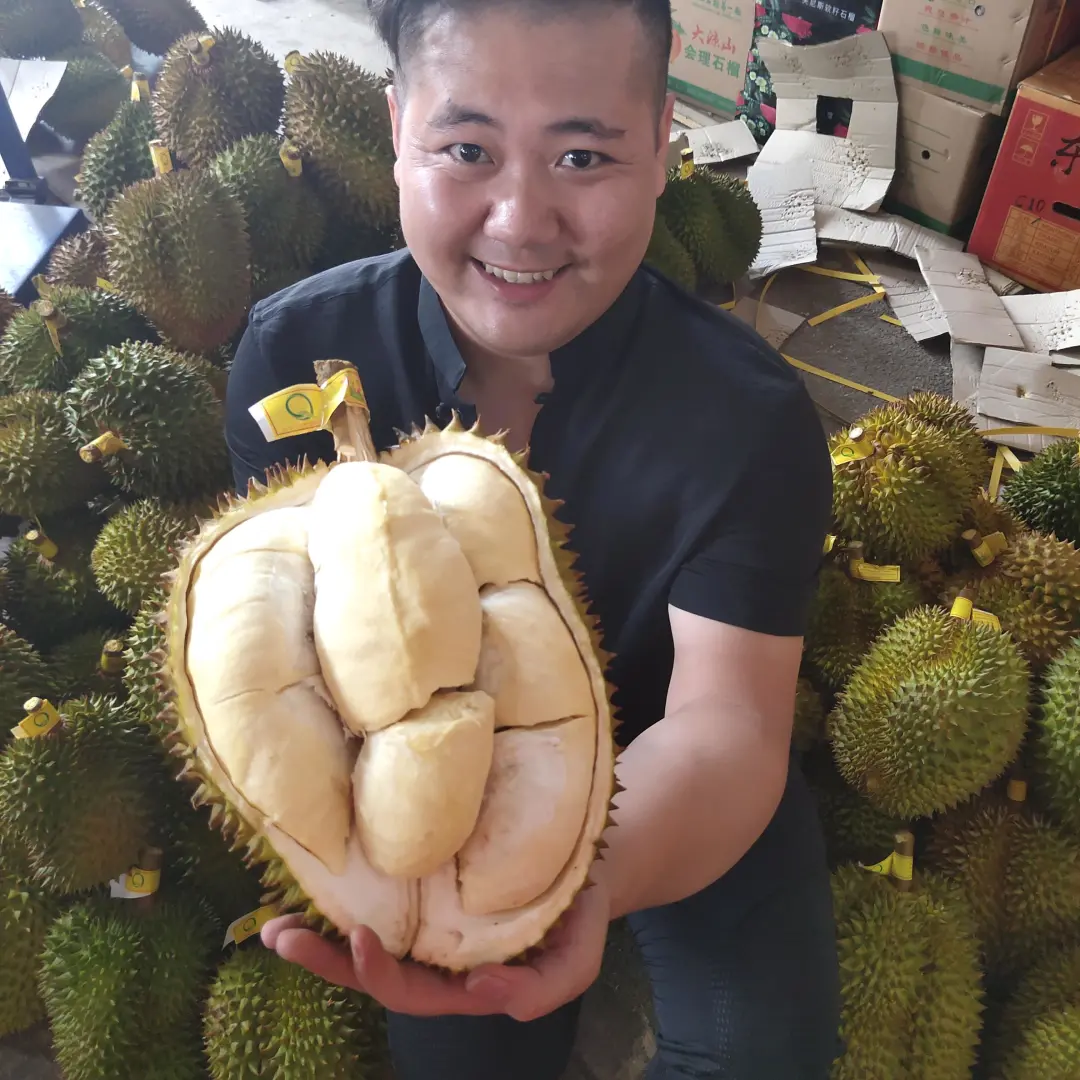 曾因50万彩礼痛失爱情,现成直播榴莲王,年销千万征婚美女