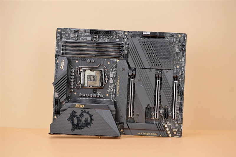 恐怖的战神主板!微星Z590 ACE套装评测:内存与CPU超频独步天下