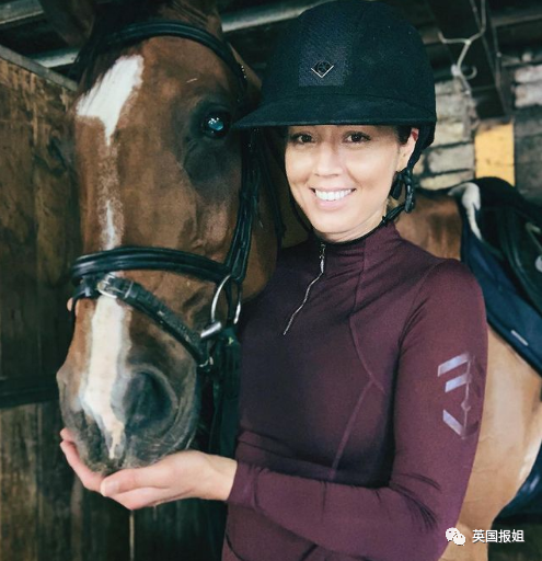 "超人"亨利卡维尔新女友曝光!美女公司高管,还是个富婆