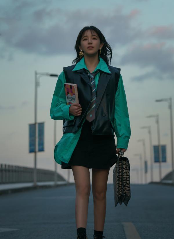 在《突如其来的假期》中,阚清子 饰 刘恋/榴莲