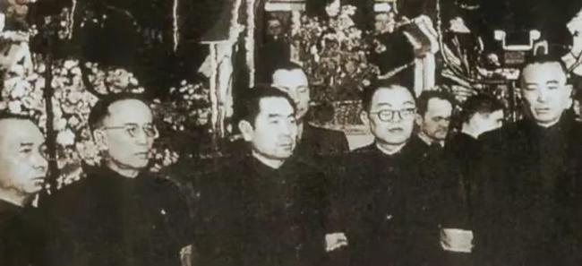 周恩来到莫斯科吊唁斯大林