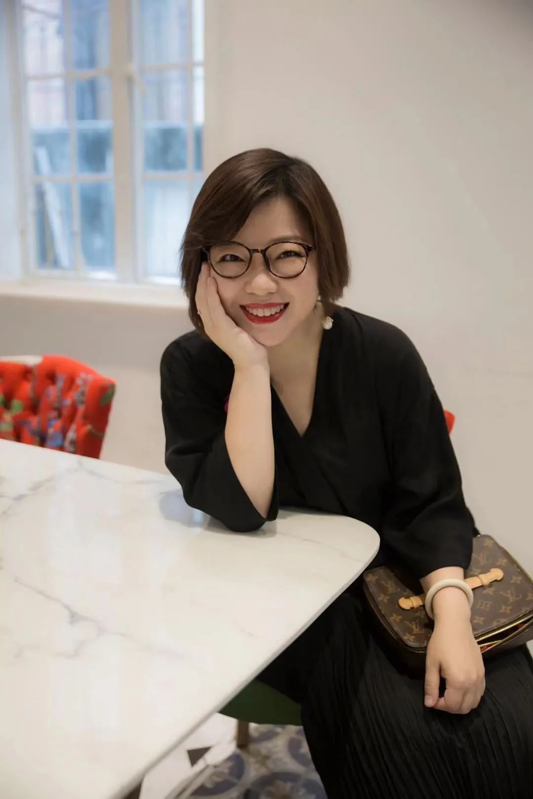 明星 正文一, 时尚明星公众号"蓝小姐和黄小姐"的创始人黄佟佟最近