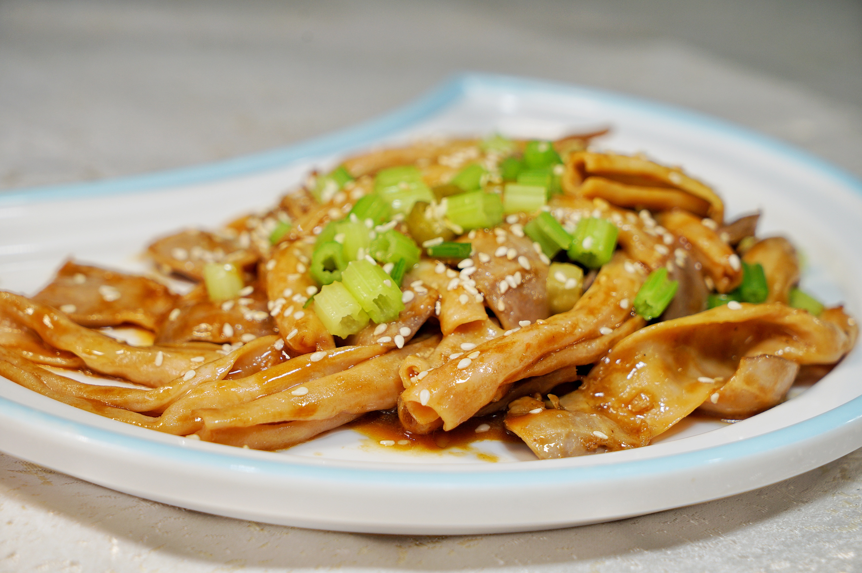 芹香鹅肠头 28元/份