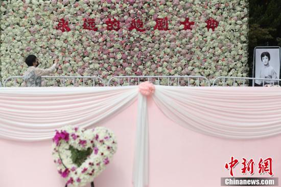 永远的林妹妹 王文娟追悼会在沪举行民众送别奚美娟献花 凤凰网