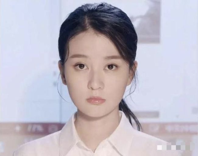 被嘲眼睛没神的乔欣,却凭借这个缺点走出了一条独特时尚感之路?