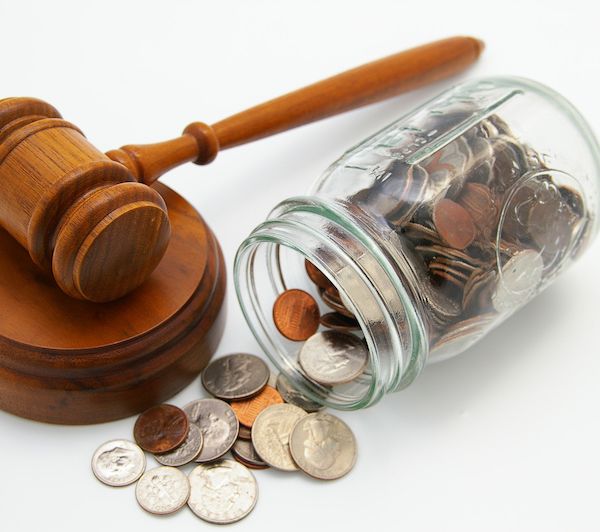 正中珠江被罚没5700万 康美药业股民赔偿再