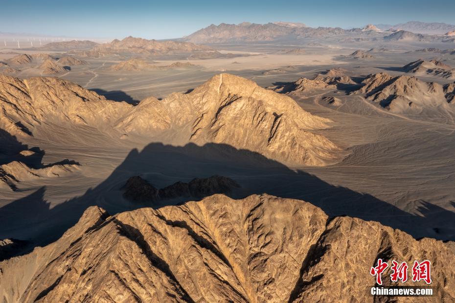 2021年9月10日拍摄的青海茫崖市黑独山雅丹地貌。 中新社发 陈先林 摄 图片来源:CNSPHOTO