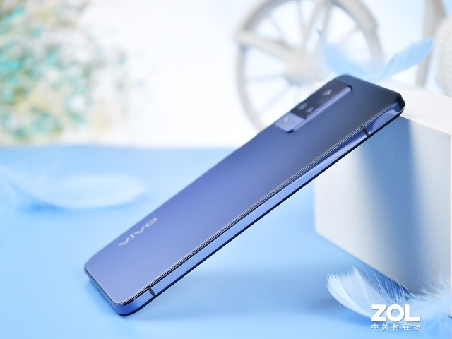 从升降前摄到九色渐变,vivo S系列外观愈发惊喜