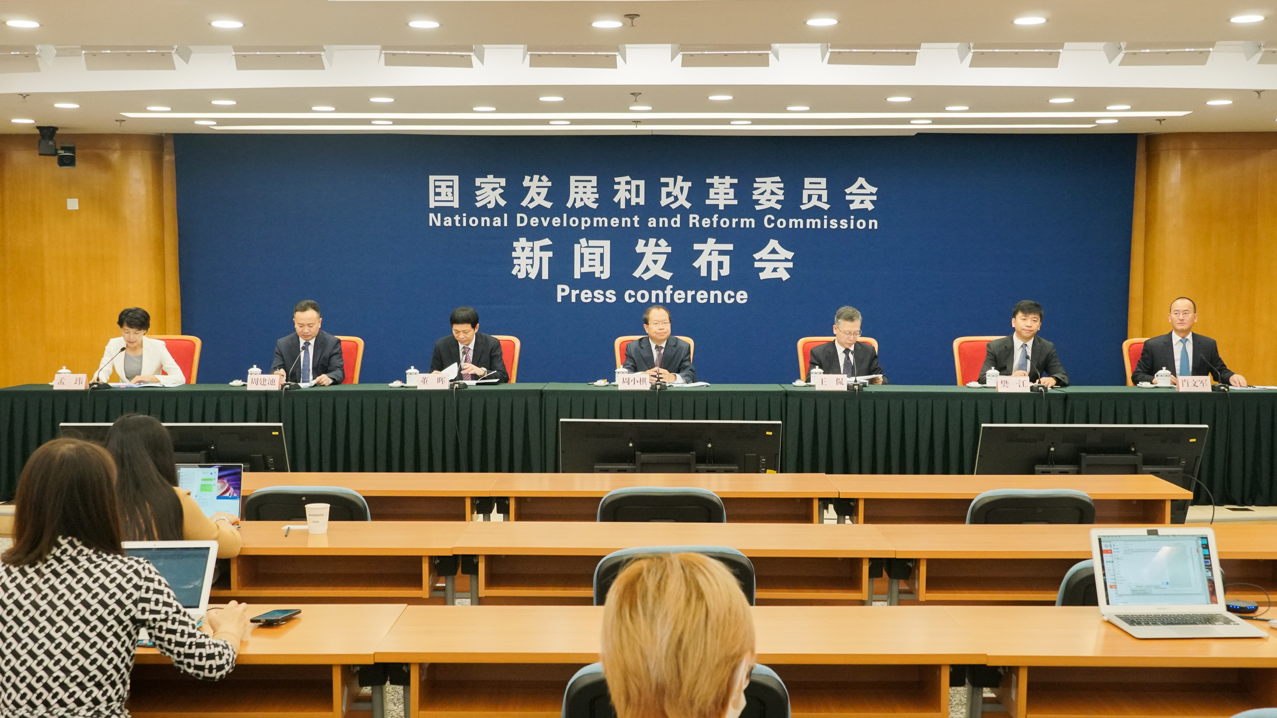 重庆市答澎湃组建跨区域综合运营平台公司六省区企业入股