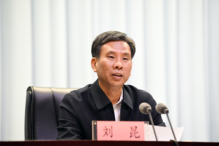 财政部部长刘昆:2021年要精准有效实施积极的财政政策_凤凰网