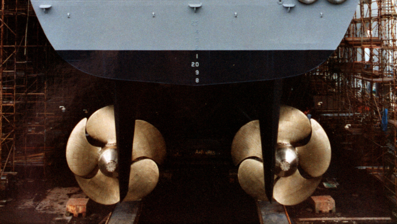 军舰螺旋桨大多采用铜合金制成，抗腐蚀性强，造价也相当高昂。
