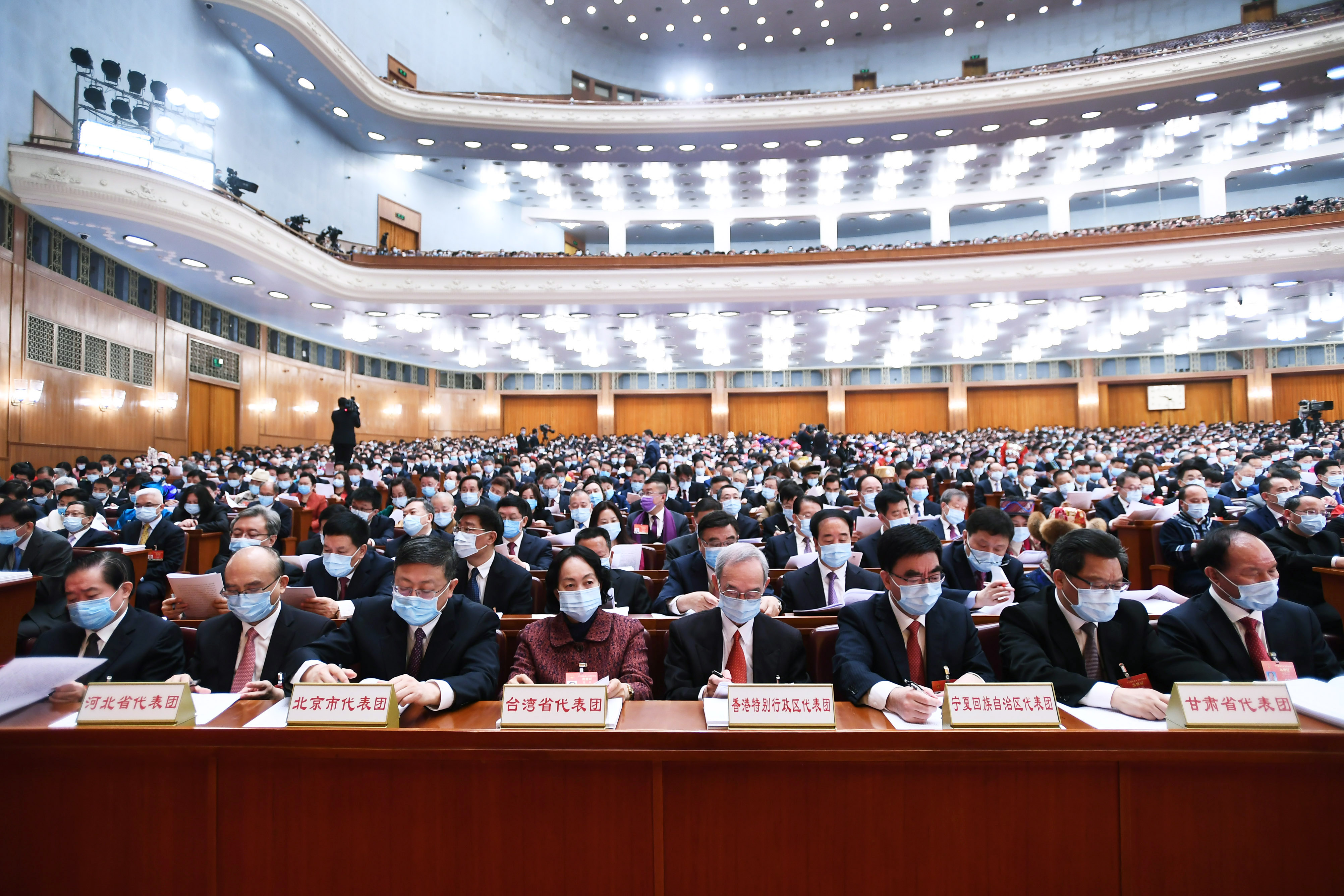 3月5日,第十三届全国人民代表大会第四次会议在北京人民大会堂开幕.