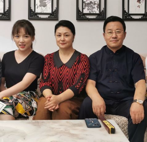 长贵王小宝还原于月仙告别现场你静静躺着被挽联包围