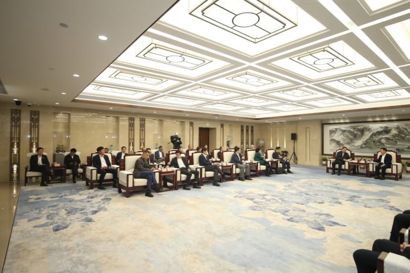【凤凰财经】浙江省郑栅洁省长会见中国国际跨国公司促进会第三批赴浙考察团 【凤凰财经】浙江省郑栅洁省长会见中国国际跨国公司促进会第三批赴浙考察团