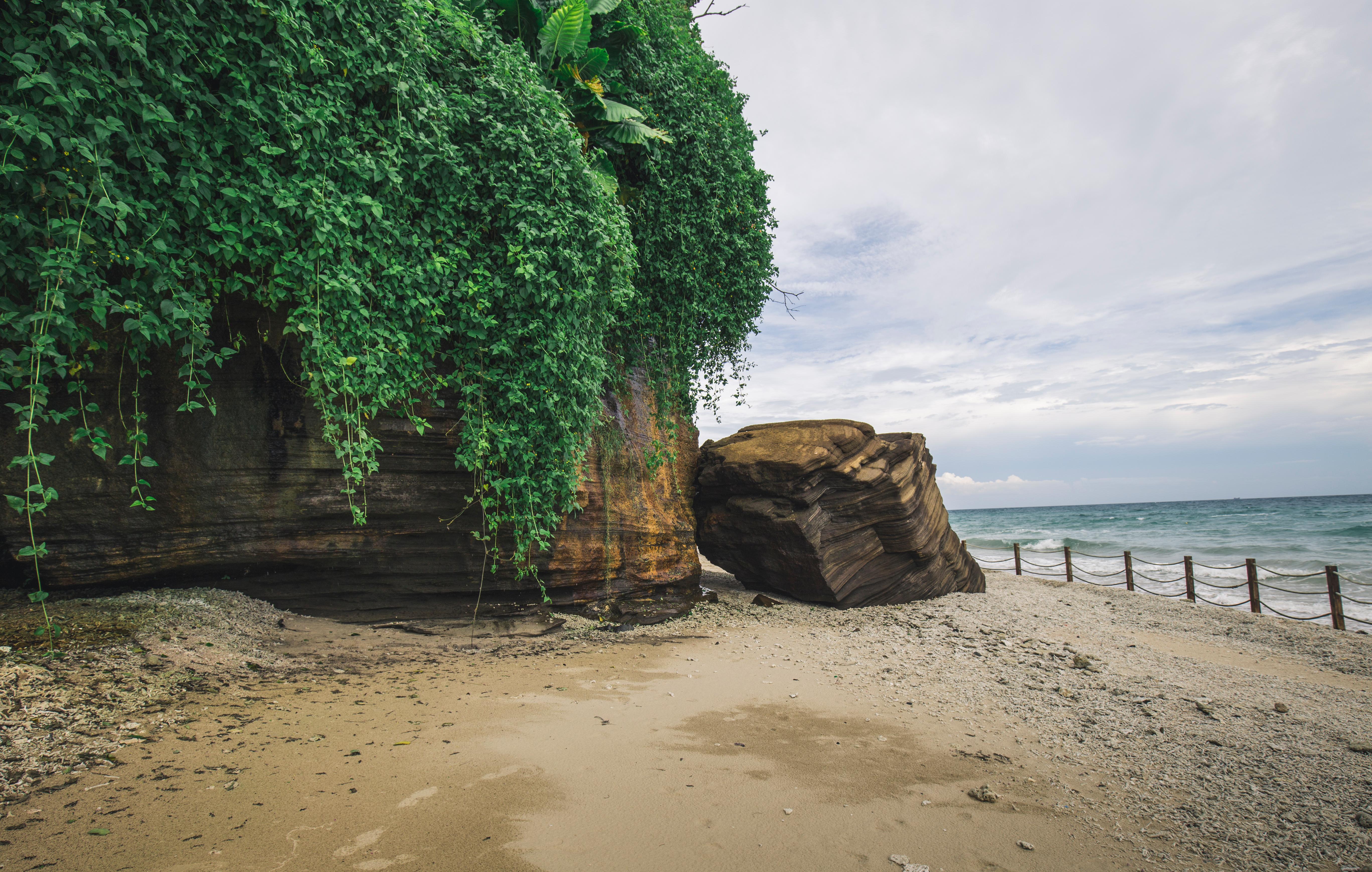 在200多万年间里,水火不相容的涠洲岛成了大海中央的世外桃源