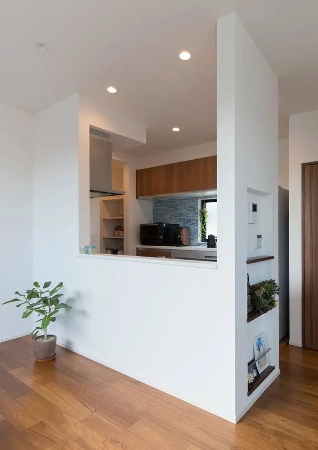 用半边墙隔断做开放式厨房,烹饪都有趣了