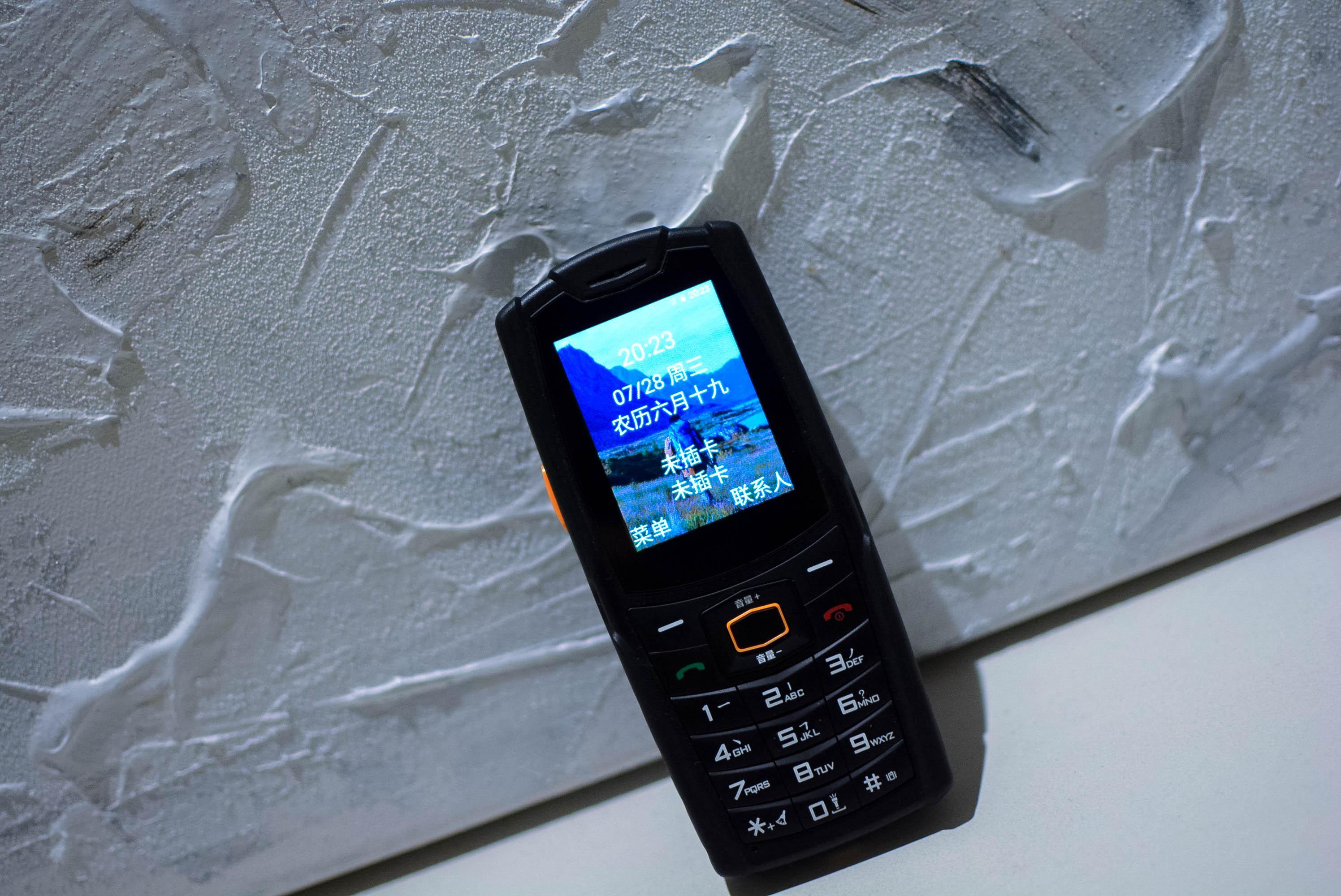 agm重新发布了一款大哥大手机:agm m7,按键 触屏 三防不足600元 __凤