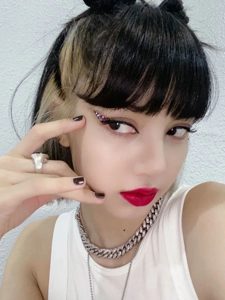 想不到啊,lisa真的不能没有厚刘海__凤凰网