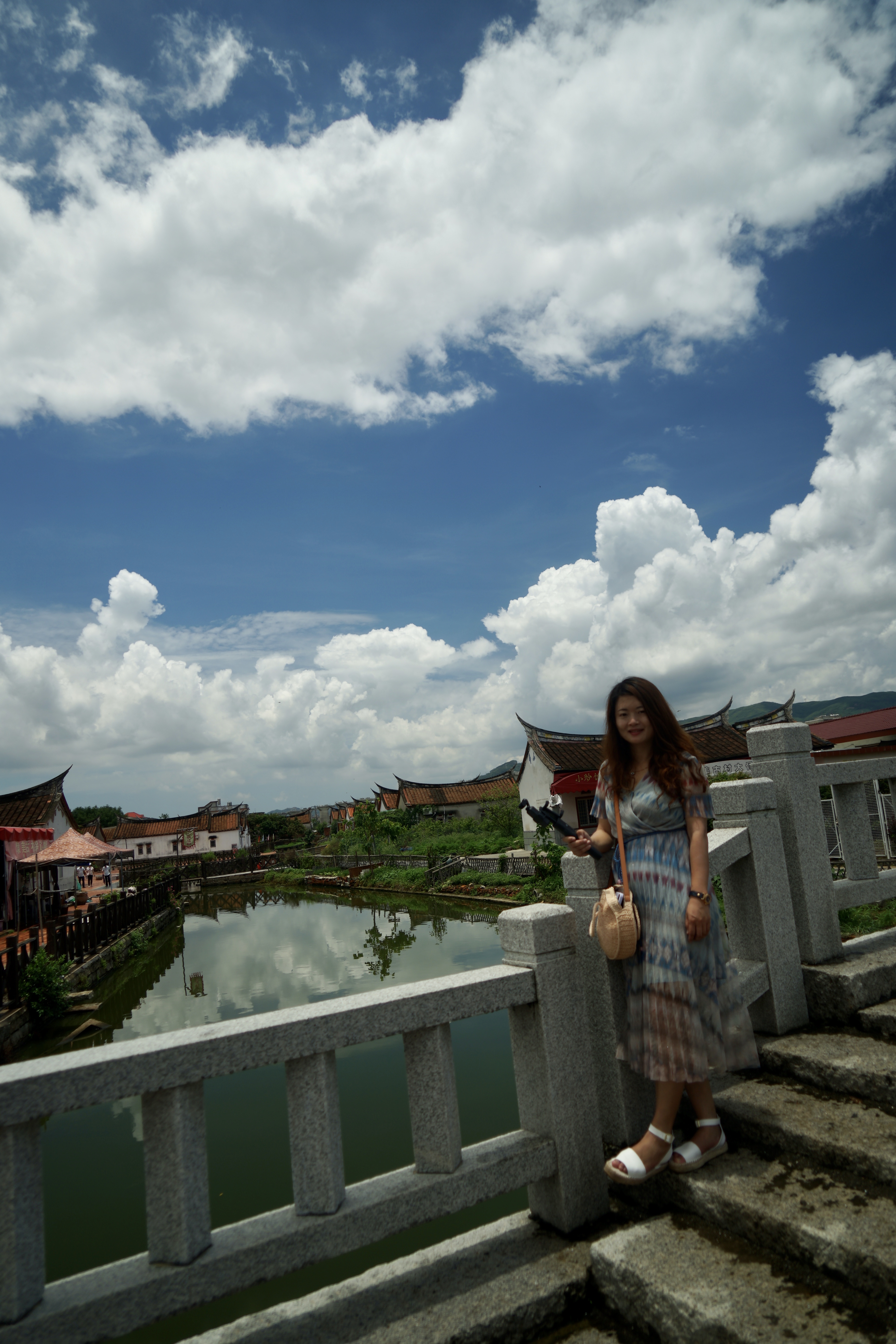 闽南第一村红瓦白墙古韵悠悠堪称建筑里的艺术品