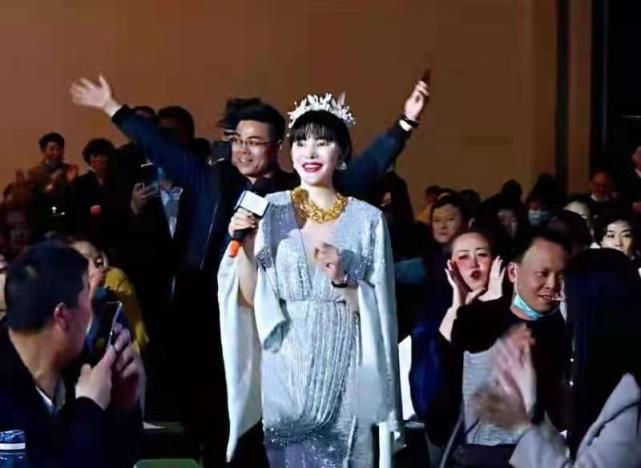 敏涵董事长—魅力女神刘敏隆重出场